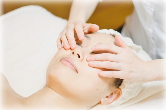 フェイシャル　セラピー　写真　