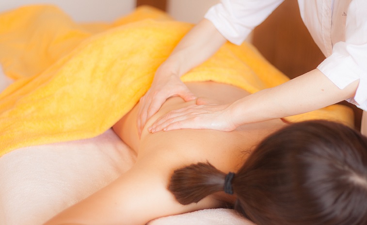 アロマトリートメント 施術風景 写真